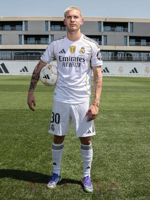 世体：皇马青训签下年轻中场大卫-梅拉多